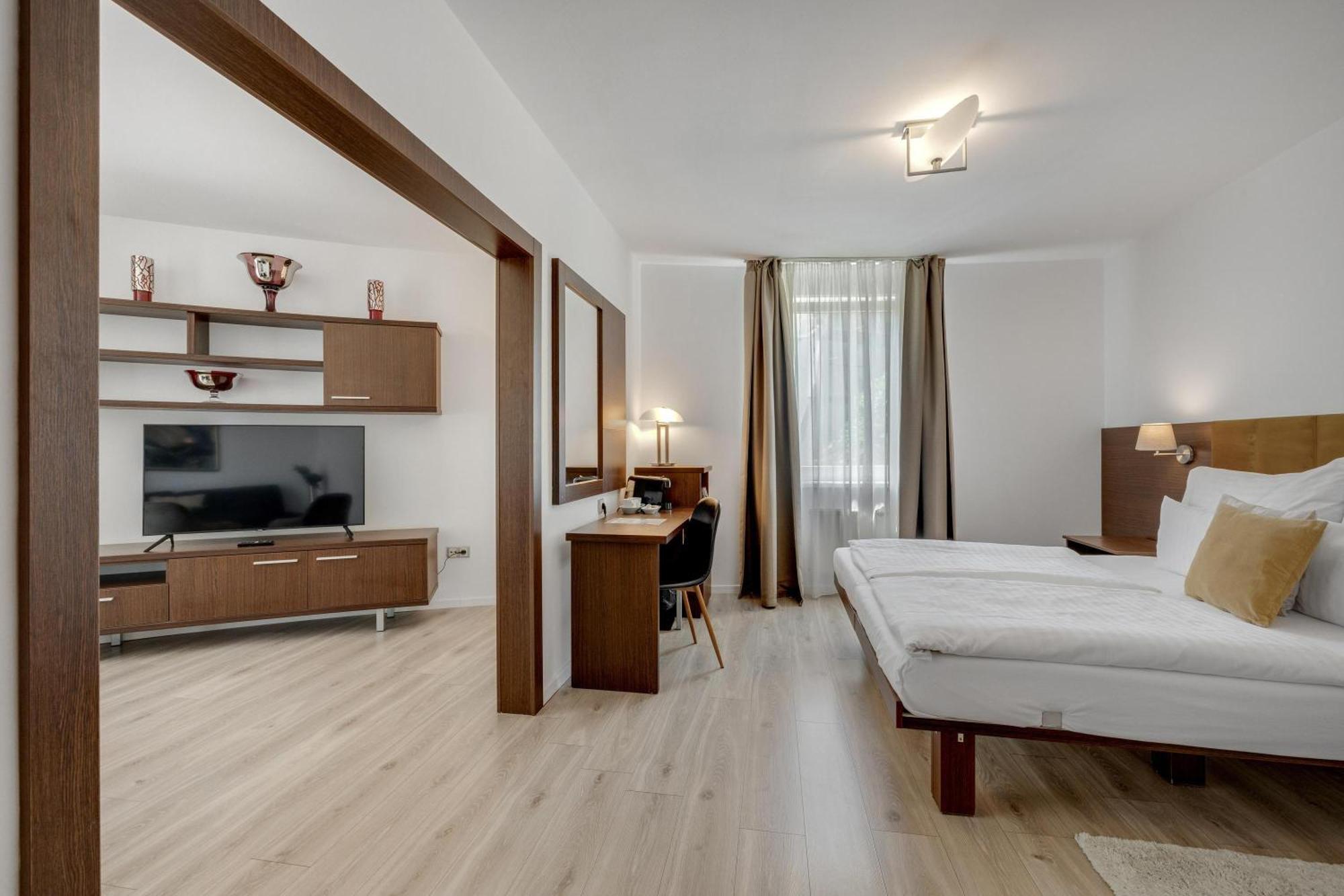 Hotel Antares Братислава Экстерьер фото