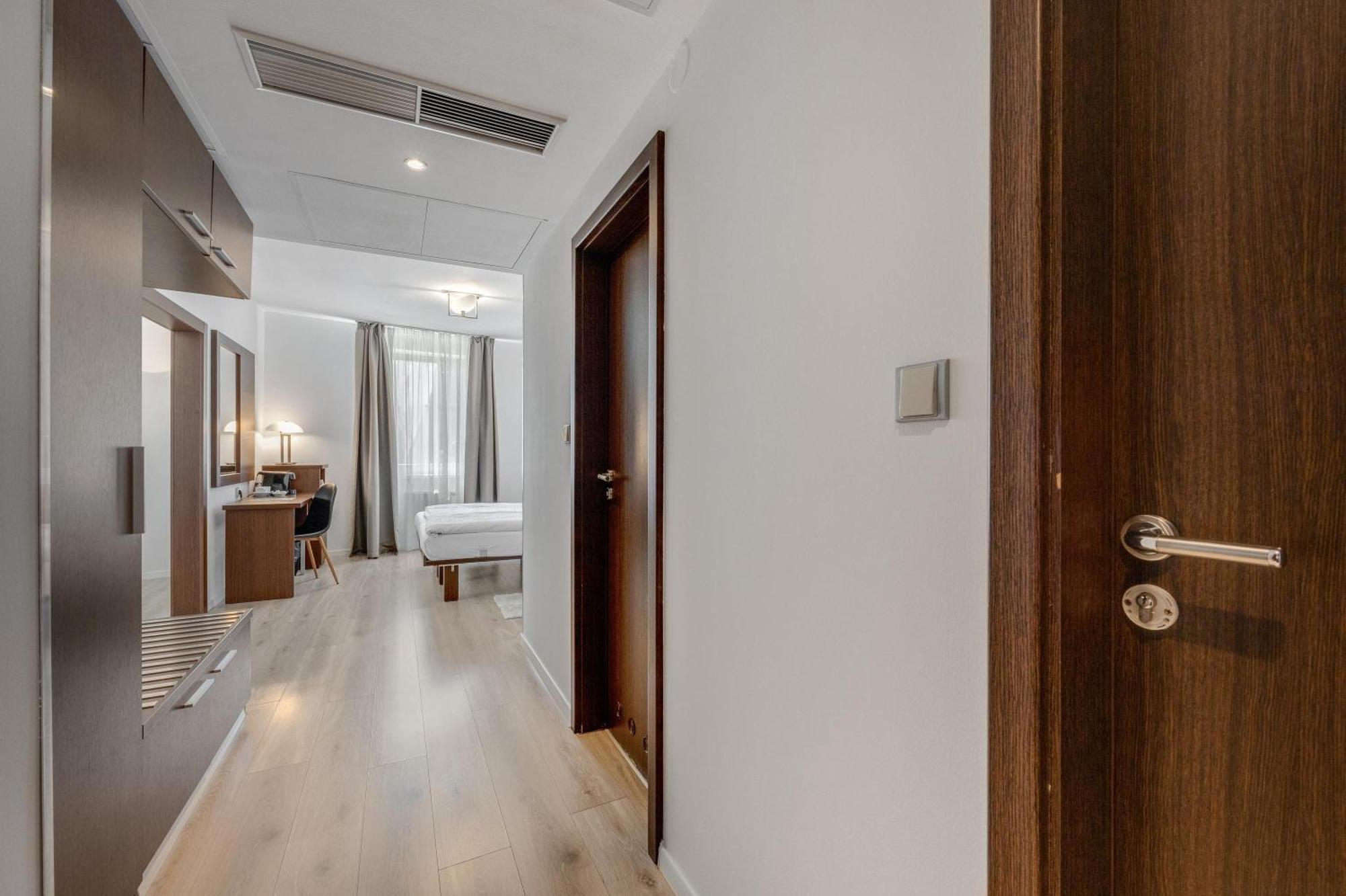 Hotel Antares Братислава Экстерьер фото