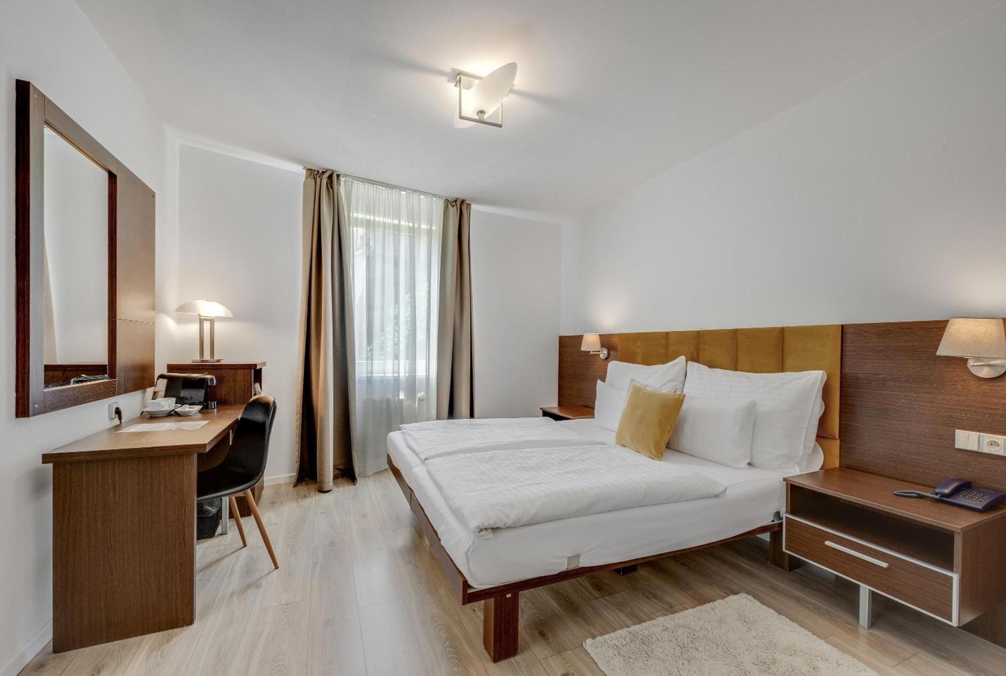 Hotel Antares Братислава Экстерьер фото