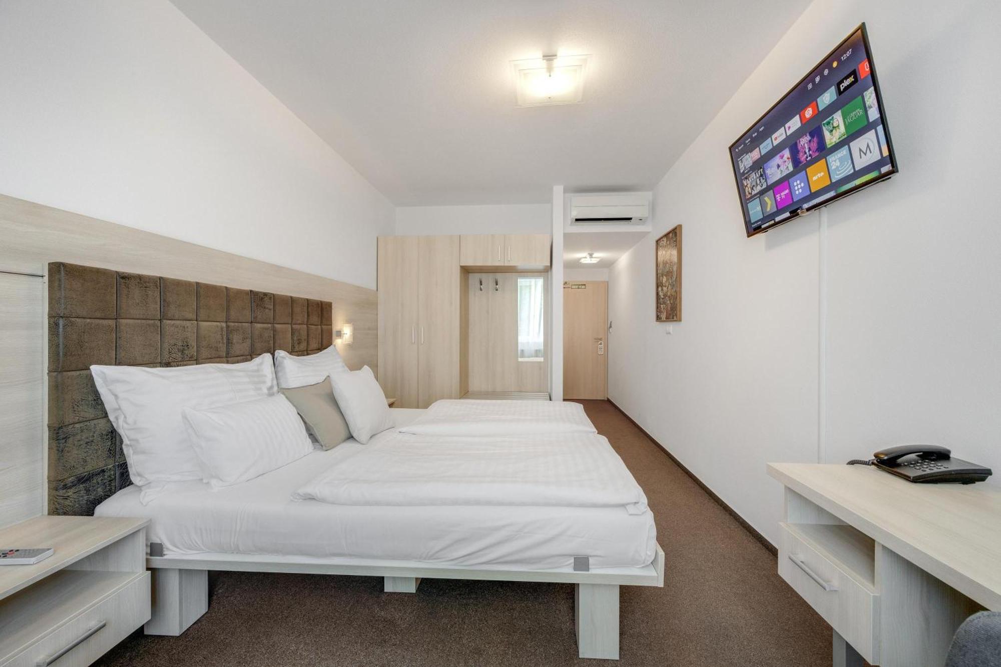 Hotel Antares Братислава Экстерьер фото