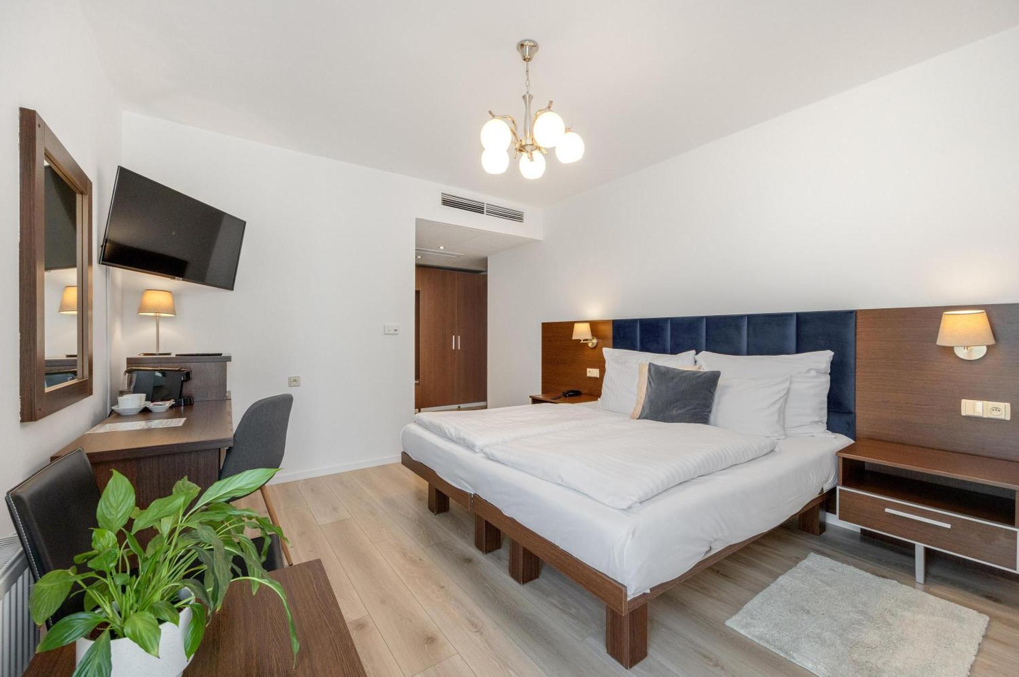 Hotel Antares Братислава Экстерьер фото