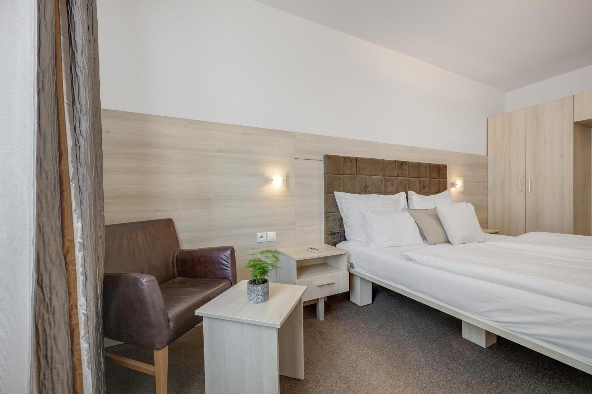 Hotel Antares Братислава Экстерьер фото