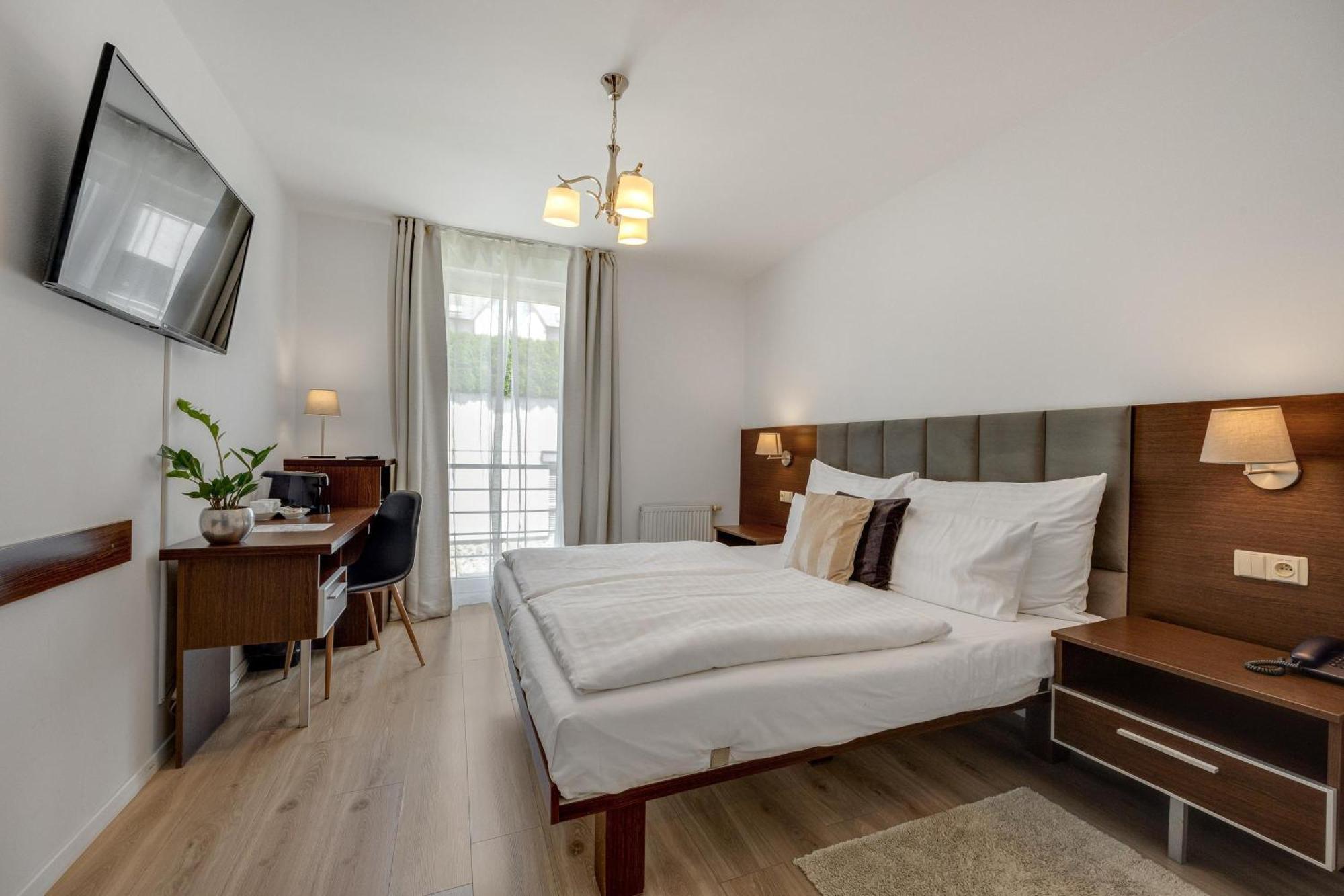 Hotel Antares Братислава Экстерьер фото