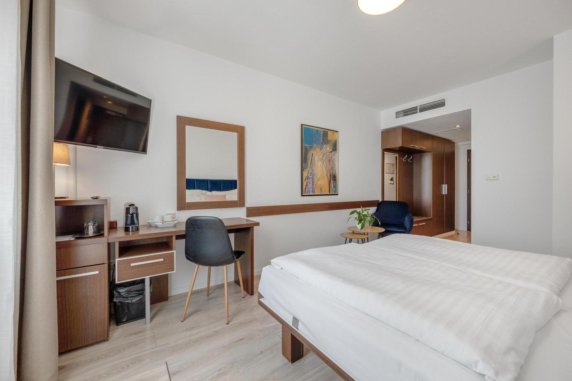 Hotel Antares Братислава Экстерьер фото