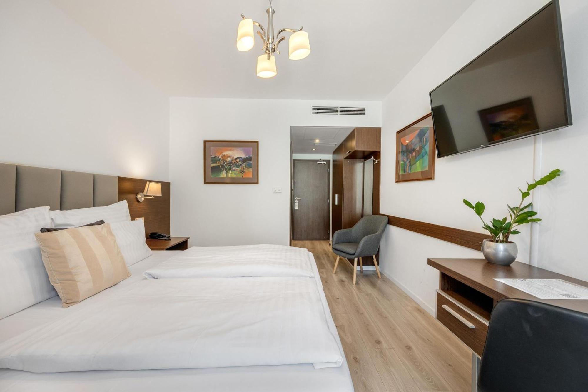 Hotel Antares Братислава Экстерьер фото