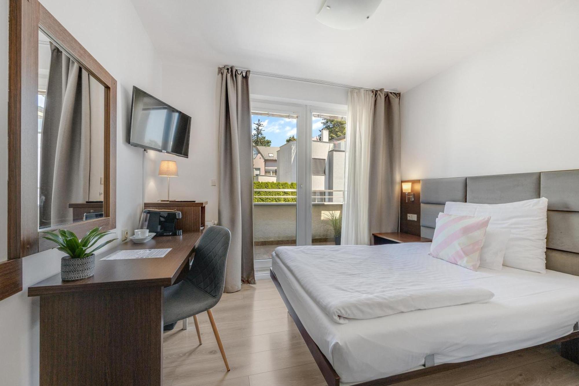 Hotel Antares Братислава Экстерьер фото