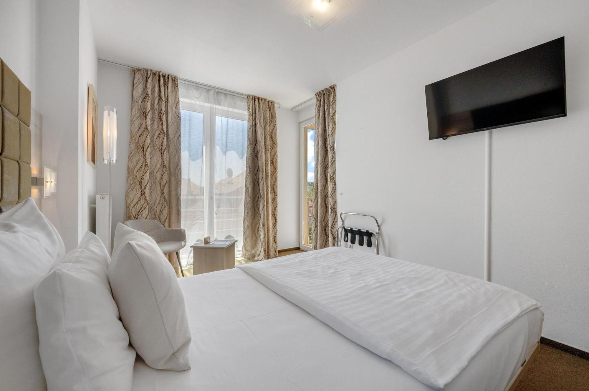 Hotel Antares Братислава Экстерьер фото
