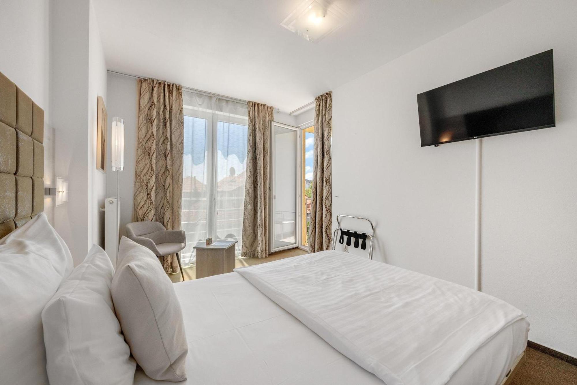 Hotel Antares Братислава Экстерьер фото