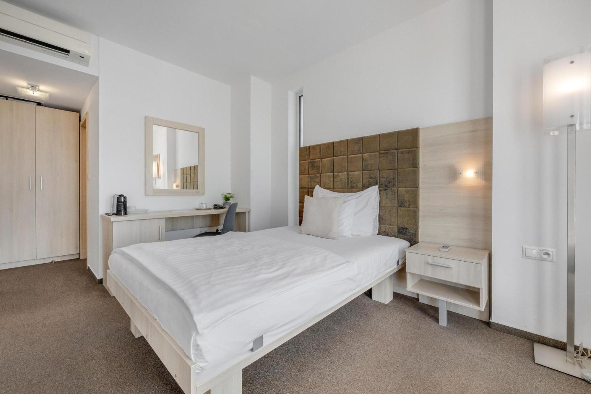 Hotel Antares Братислава Экстерьер фото