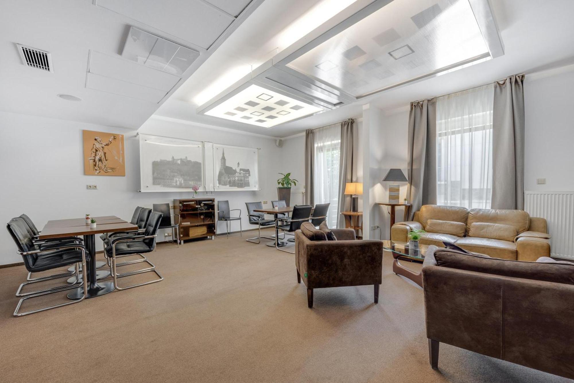 Hotel Antares Братислава Экстерьер фото