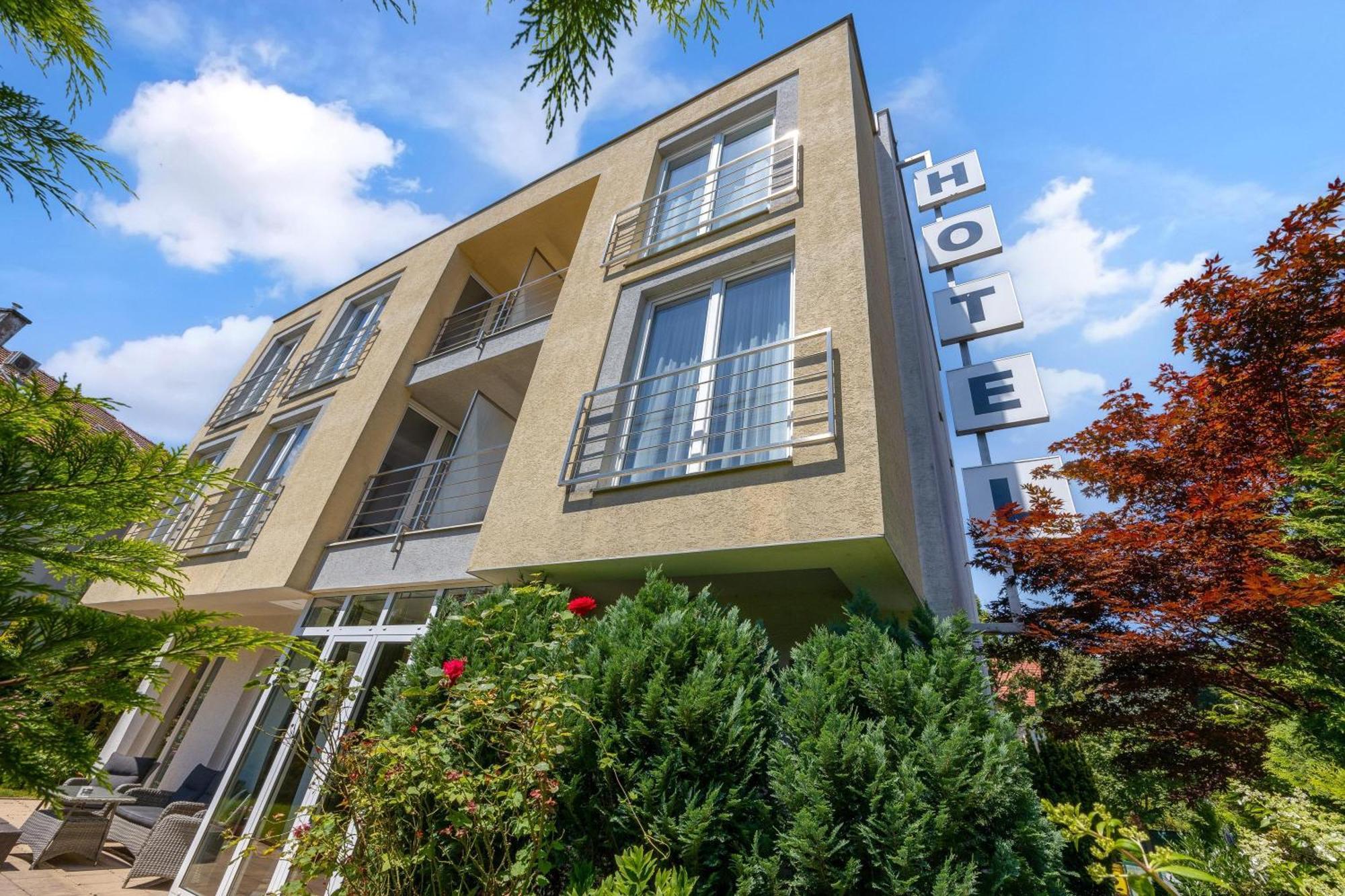 Hotel Antares Братислава Экстерьер фото